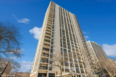 $2,100 | 1455 North Sandburg Terrace, Unit 2903, Chicago, IL 60610