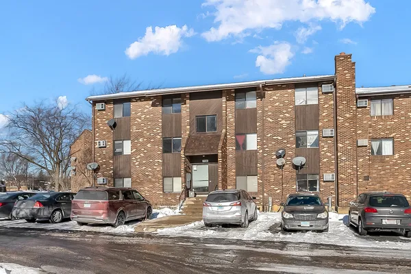 $1,850 | 7731 Woodward Avenue, Unit 2A, Woodridge, IL 60517