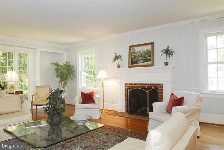 8007 Glendale Road Chevy Chase, MD 20815 - Photo 18 of 27 Living Room