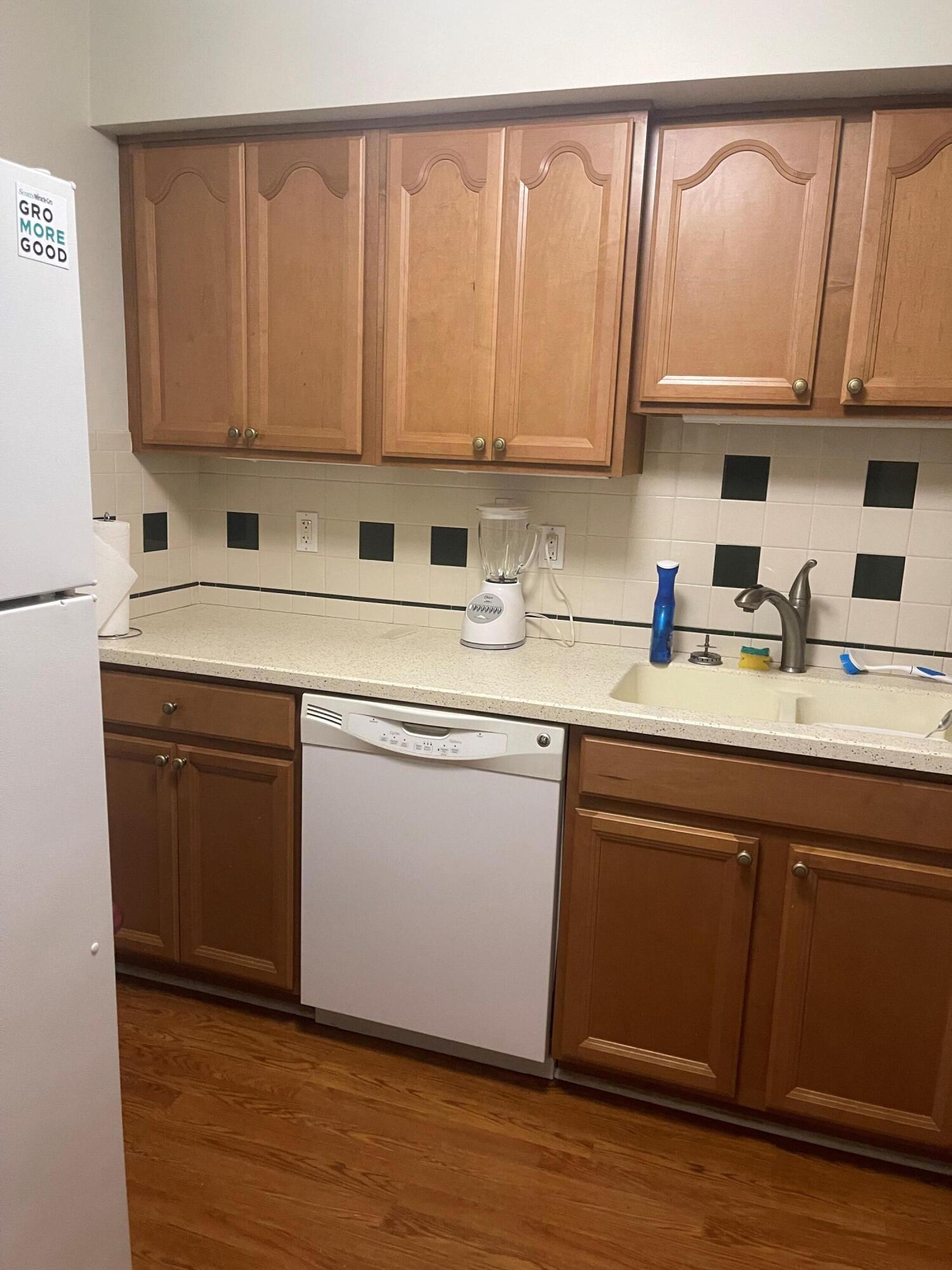 9900 Pineapple Tree Drive, Unit 206 Boynton Beach, FL 33436 - Photo 7 of 18 kitchen2