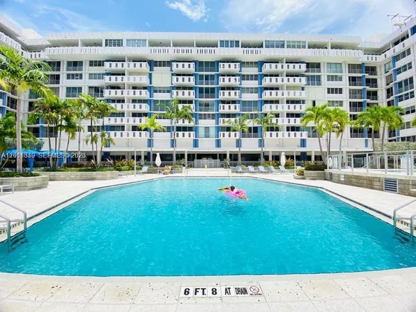 $2,050 | 800 West Avenue, Unit 905, Miami Beach, FL 33139