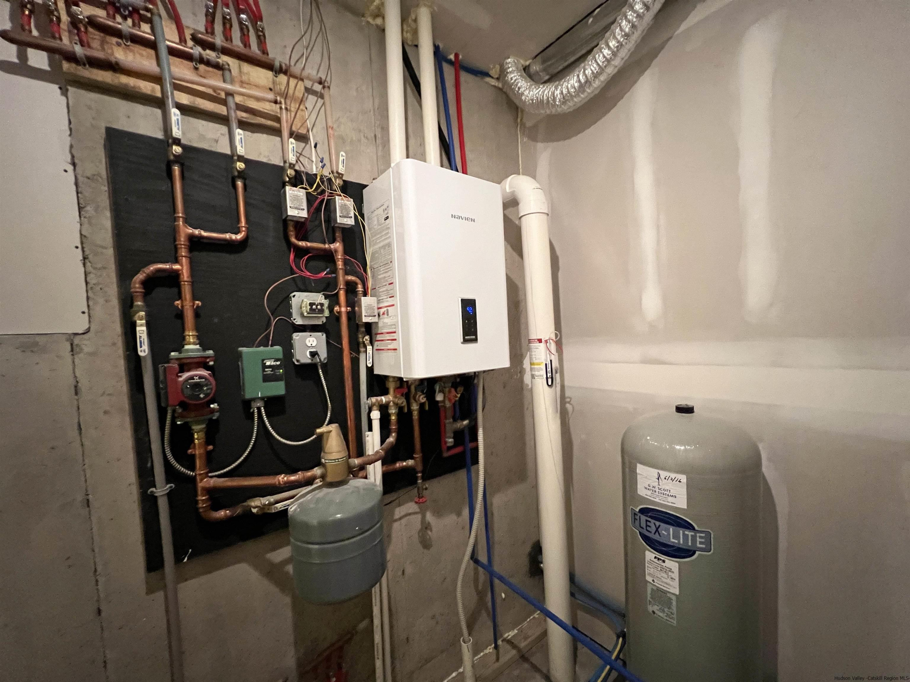 9 Magnolia Kingston, NY 12401 - Photo 32 of 33 a utility room with dryer and washer