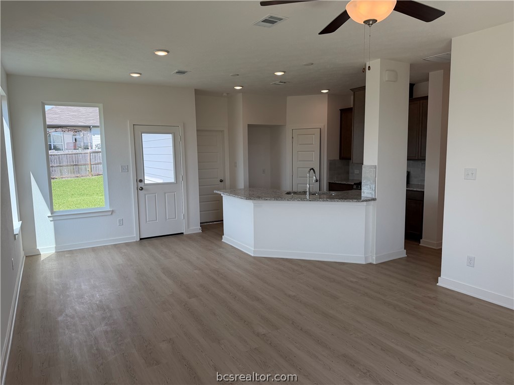 109 Womble Loop Caldwell, TX 77836 - Photo 4 of 10