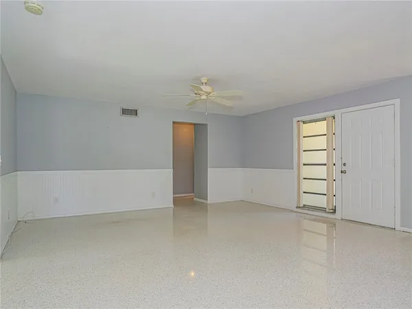 $2,400 | 2616 15th Street, Vero Beach, FL 32960