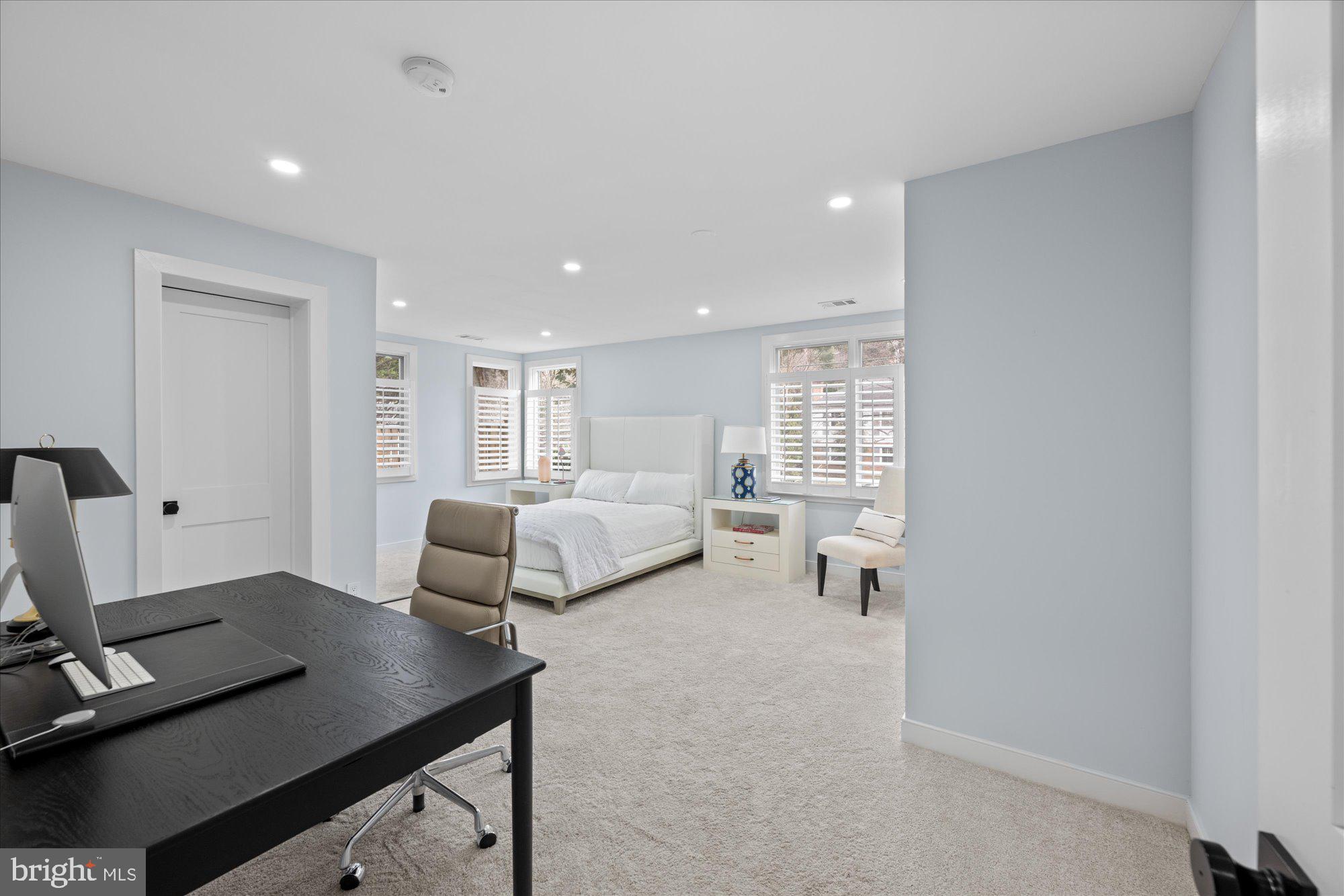 6700 Rannoch Road Bethesda, MD 20817 - Photo 19 of 36 a bedroom with a bed and a desk