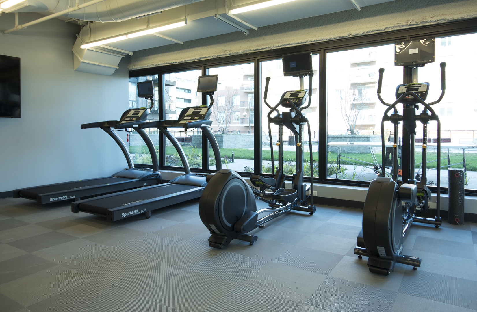 847 Chicago Avenue, Unit 807 Evanston, IL 60202 - Photo 8 of 9 a living room with balcony table and windows