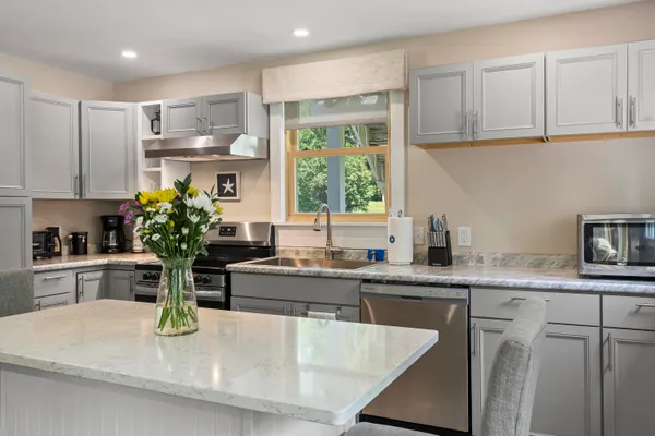 $895,000 | 8 Country Club Road, Boothbay, ME 04537