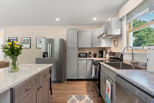 $895,000 | 8 Country Club Road, Boothbay, ME 04537