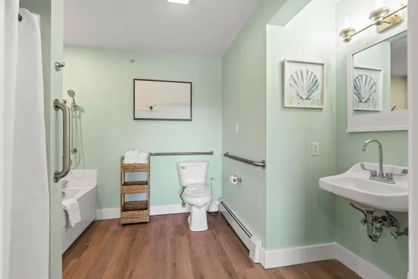 $895,000 | 8 Country Club Road, Boothbay, ME 04537