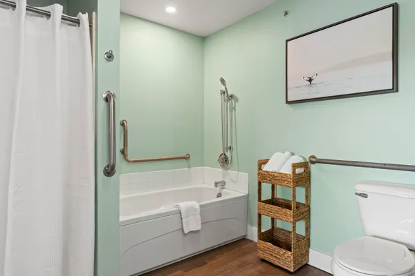 $895,000 | 8 Country Club Road, Boothbay, ME 04537