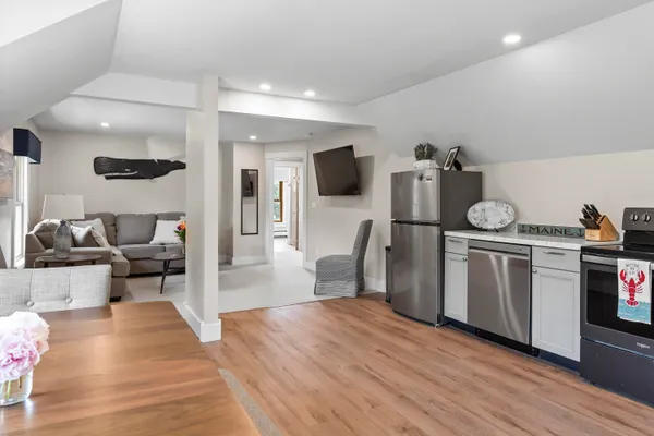 $895,000 | 8 Country Club Road, Boothbay, ME 04537