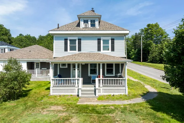 $895,000 | 8 Country Club Road, Boothbay, ME 04537