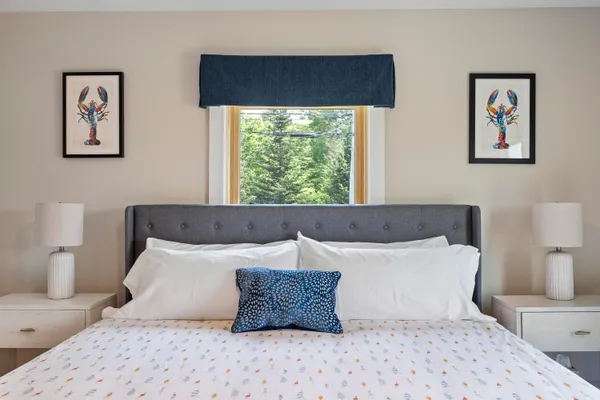 $895,000 | 8 Country Club Road, Boothbay, ME 04537