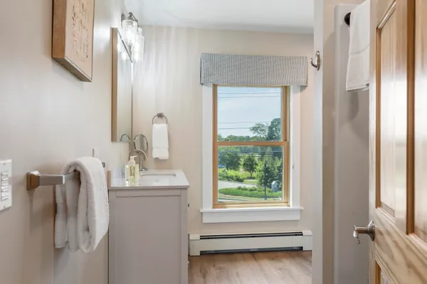 $895,000 | 8 Country Club Road, Boothbay, ME 04537