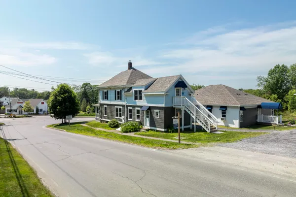$895,000 | 8 Country Club Road, Boothbay, ME 04537
