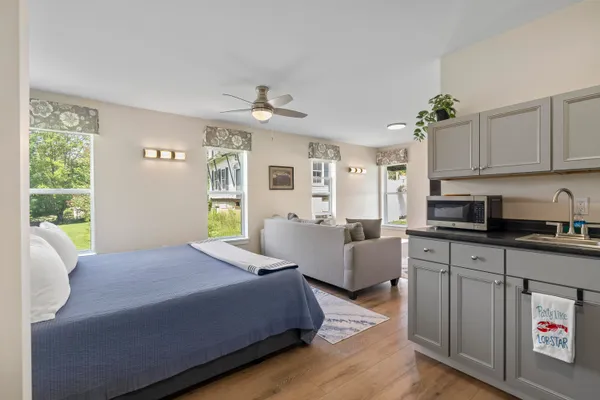 $895,000 | 8 Country Club Road, Boothbay, ME 04537