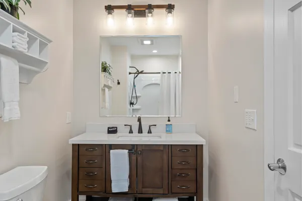 $895,000 | 8 Country Club Road, Boothbay, ME 04537