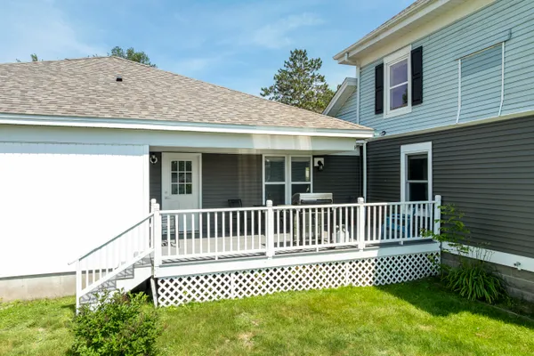 $895,000 | 8 Country Club Road, Boothbay, ME 04537