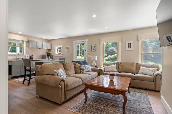 $895,000 | 8 Country Club Road, Boothbay, ME 04537