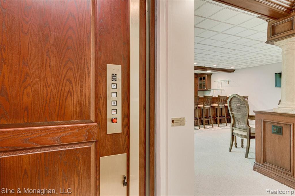 45 Roslyn Road Grosse Pointe Shores, MI 48236 - Photo 56 of 88