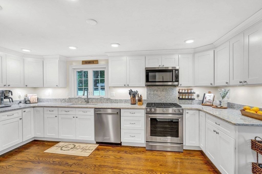 80 Colonial Avenue Waltham, MA 02453 - Photo 4 of 36