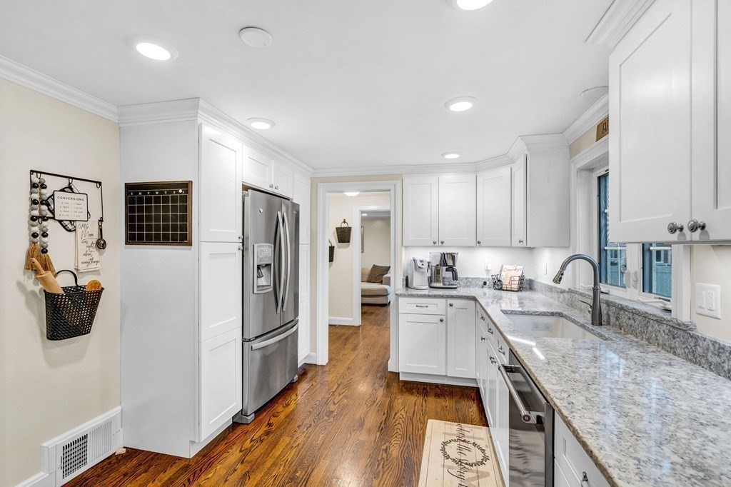 80 Colonial Avenue Waltham, MA 02453 - Photo 5 of 36