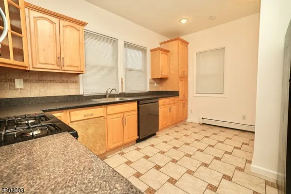 $2,400 | 466 Cortlandt Street, Unit 2, Belleville, NJ 07109
