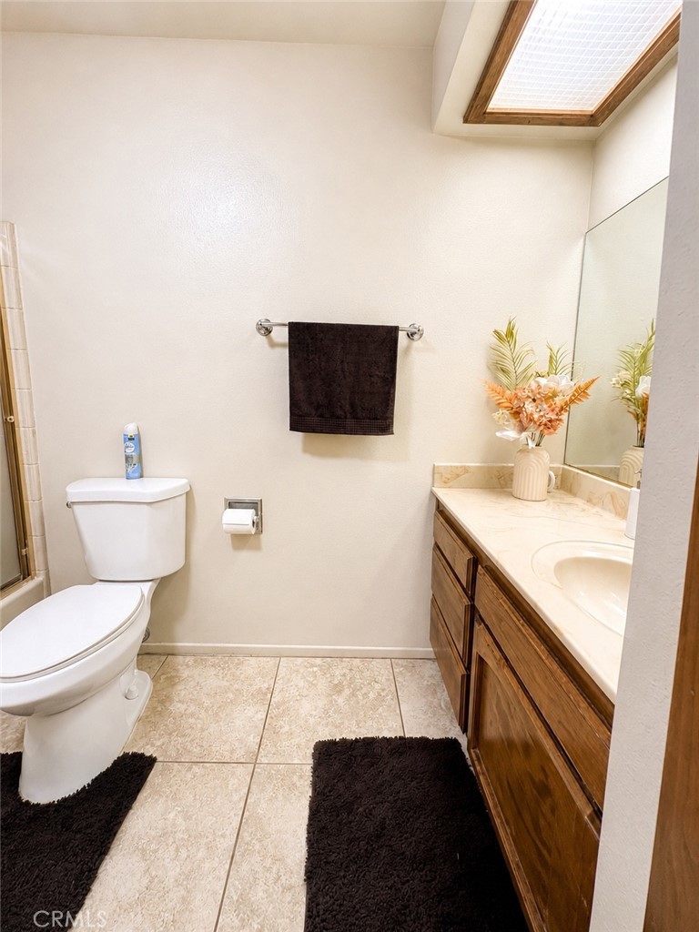 14829 Navajo Road Apple Valley, CA 92307 - Photo 10 of 19 Restroom