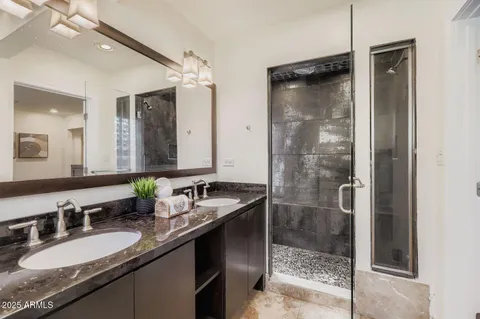 $1,095,000 | 8032 North 10th Avenue, Phoenix, AZ 85021