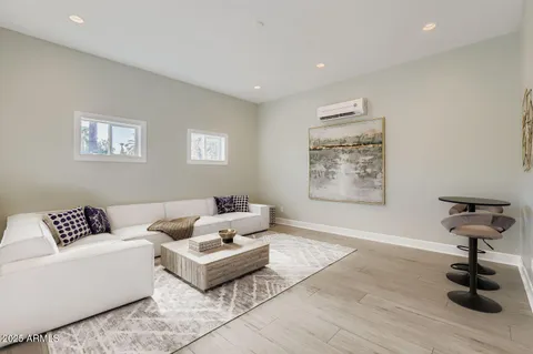 $1,095,000 | 8032 North 10th Avenue, Phoenix, AZ 85021