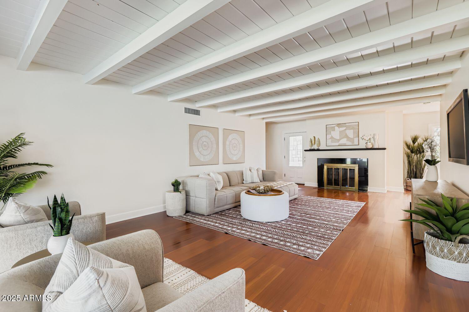 8032 North 10th Avenue Phoenix, AZ 85021 - Photo 6 of 23 Living Room