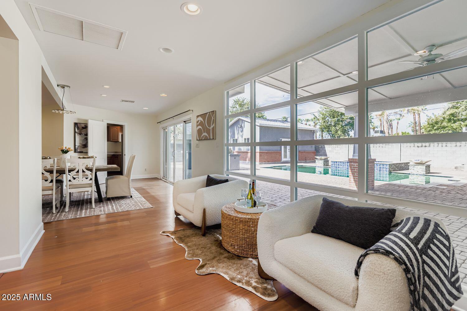 8032 North 10th Avenue Phoenix, AZ 85021 - Photo 8 of 23 Sitting Area