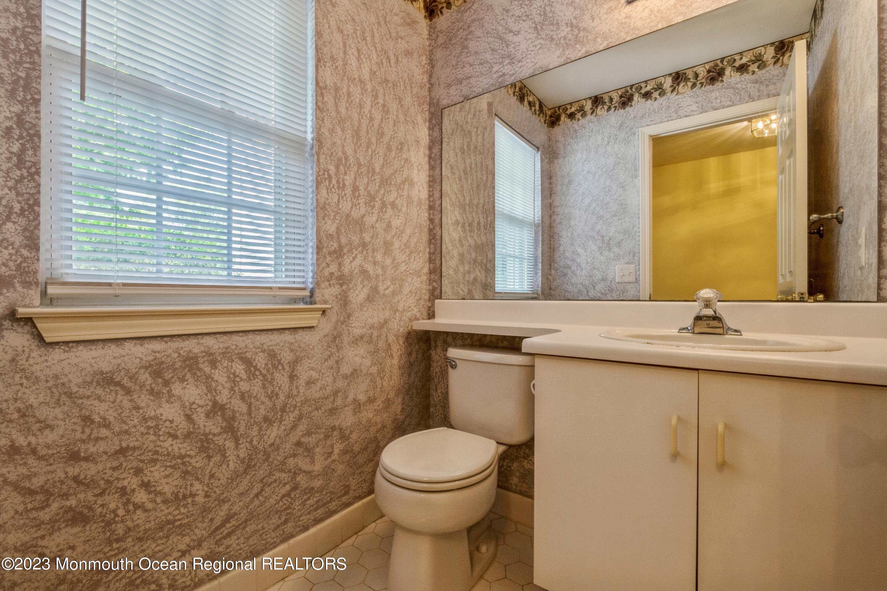 28 Painted Wagon Road Holmdel, NJ 07733 - Photo 15 of 30 Powder Room