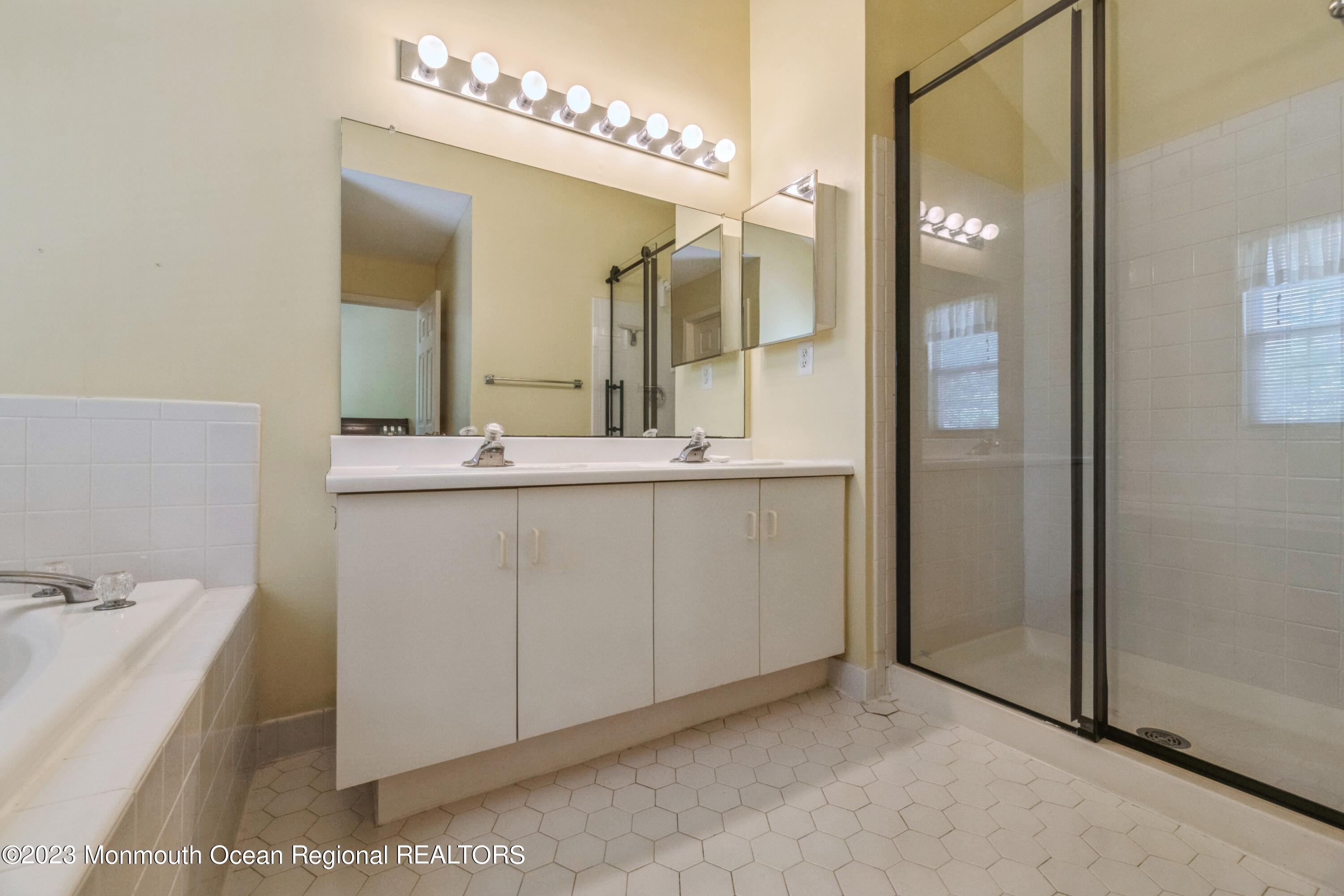 28 Painted Wagon Road Holmdel, NJ 07733 - Photo 20 of 30 Mstr BA