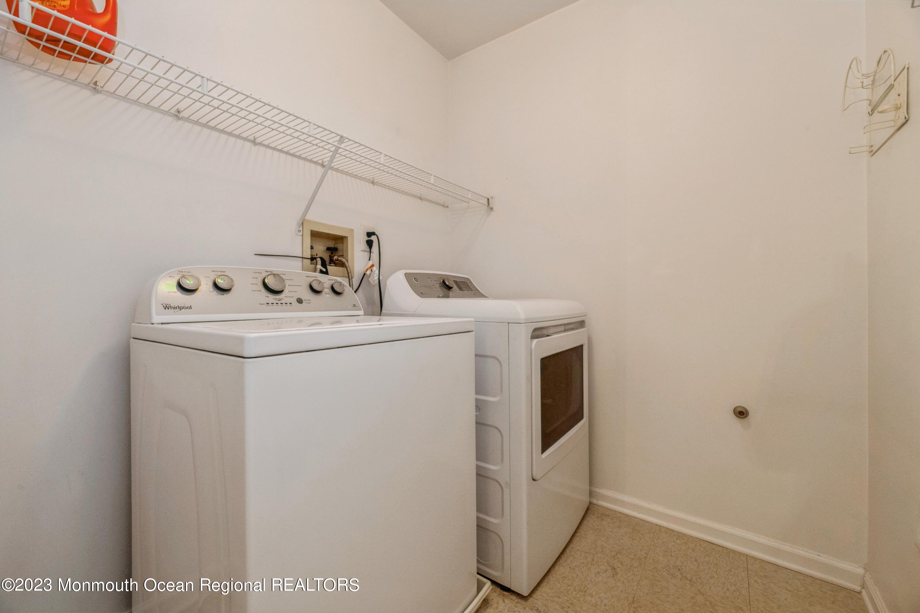 28 Painted Wagon Road Holmdel, NJ 07733 - Photo 24 of 30 2nd Fl Laundry