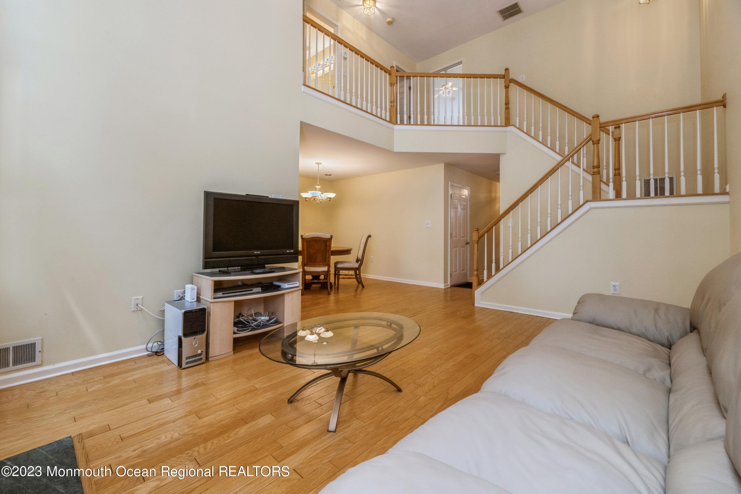 28 Painted Wagon Road Holmdel, NJ 07733 - Photo 8 of 30 Staircase