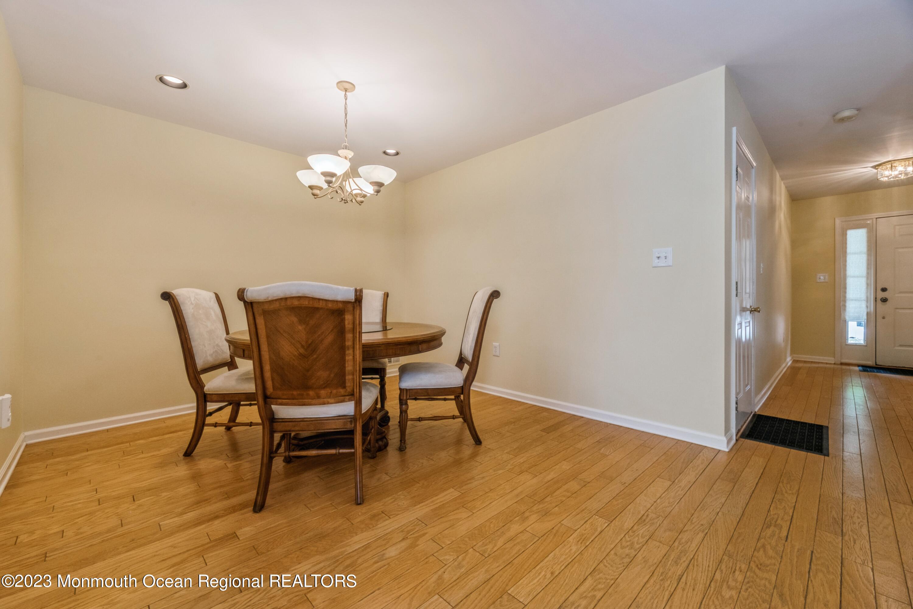 28 Painted Wagon Road Holmdel, NJ 07733 - Photo 10 of 30 DinRm