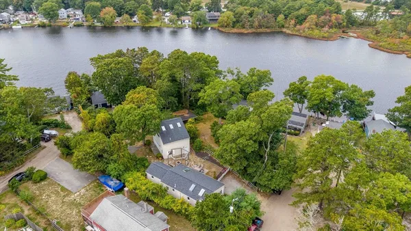 an aerial view of a house with outdoor space and lake view
