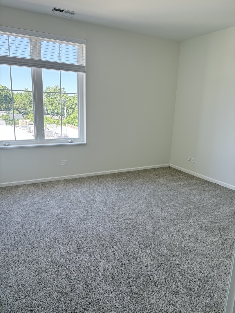 625 Deerfield Road, Unit 402 Deerfield, IL 60015 - Photo 8 of 13