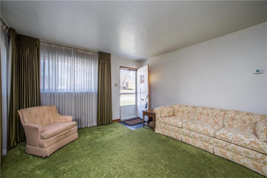 1308 Varner Road Pittsburgh, PA 15227 - Photo 2 of 25 Livingroom