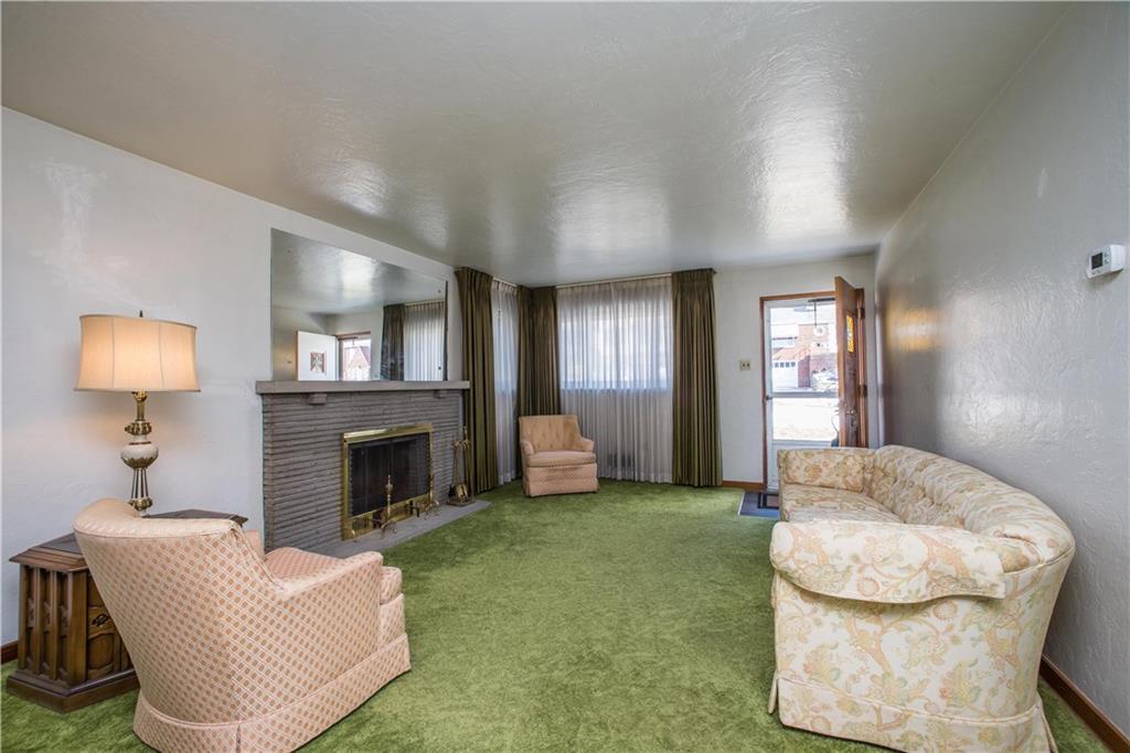 1308 Varner Road Pittsburgh, PA 15227 - Photo 3 of 25 Living Room