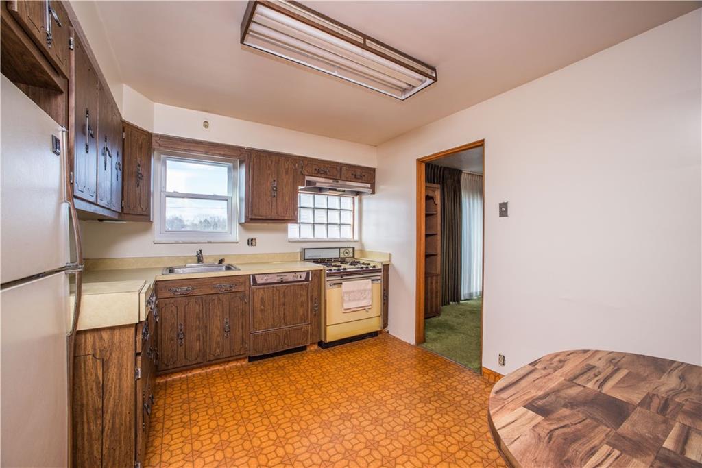 1308 Varner Road Pittsburgh, PA 15227 - Photo 8 of 25 Kitchen