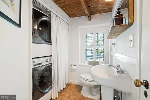 a en suite bathroom with a toilet sink and mirror