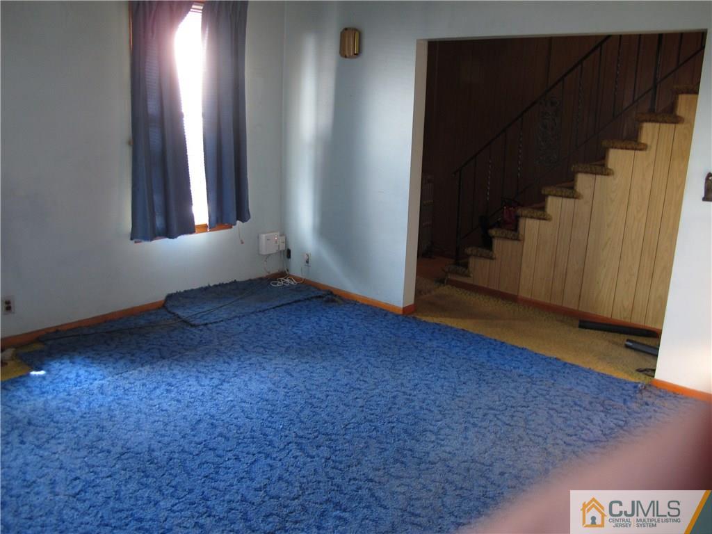 350 Summit Avenue Perth Amboy, NJ 08861 - Photo 18 of 20 an empty room with windows