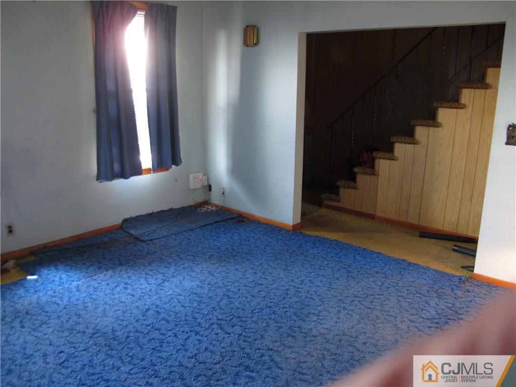 350 Summit Avenue Perth Amboy, NJ 08861 - Photo 19 of 20 an empty room with windows