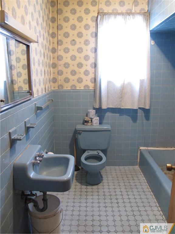 350 Summit Avenue Perth Amboy, NJ 08861 - Photo 5 of 20 a bathroom with a sink toilet and a mirror