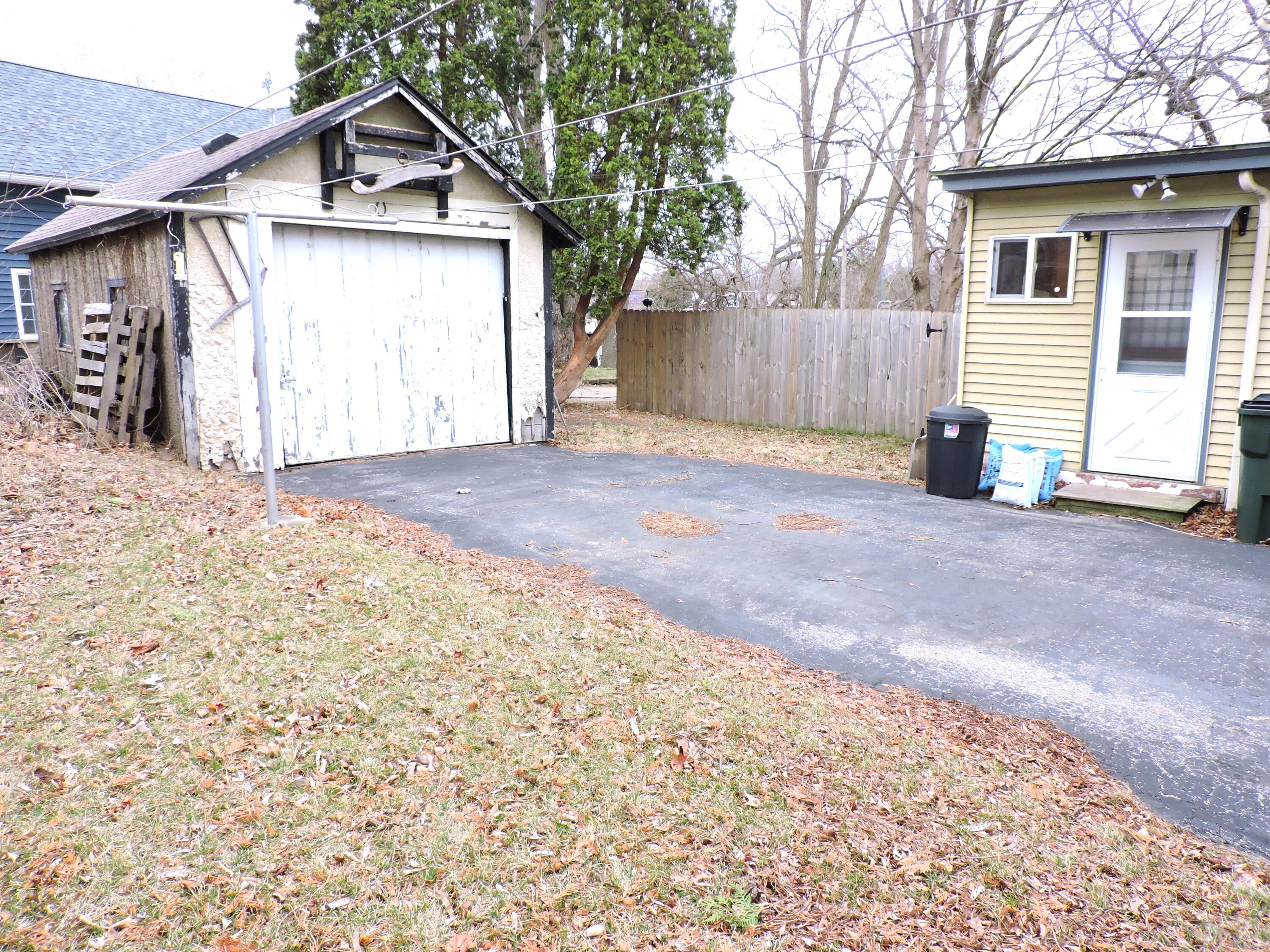 516 Riverside Drive Fort Atkinson, WI 53538 - Photo 17 of 17 Garage