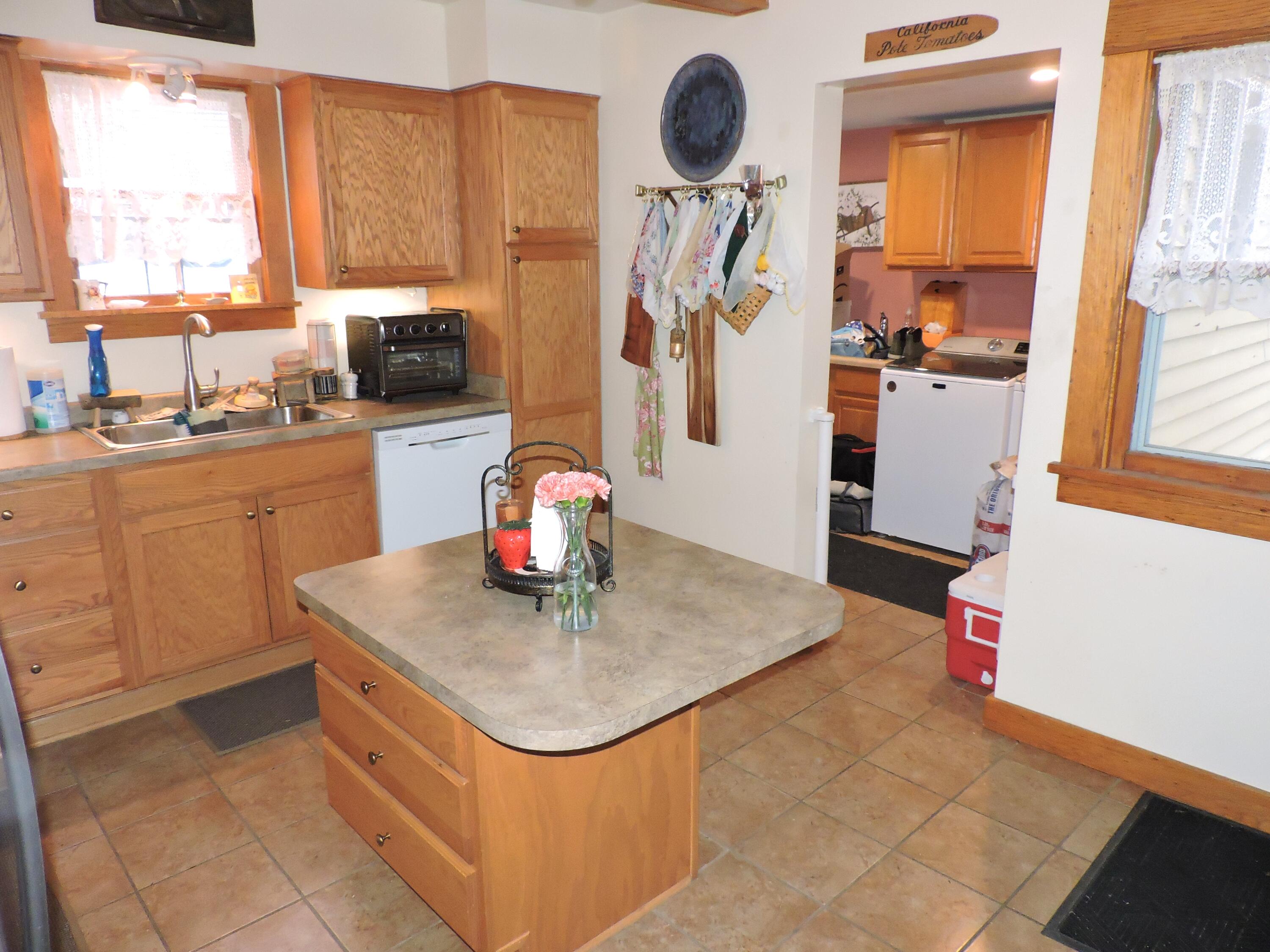 516 Riverside Drive Fort Atkinson, WI 53538 - Photo 8 of 17 Kit3