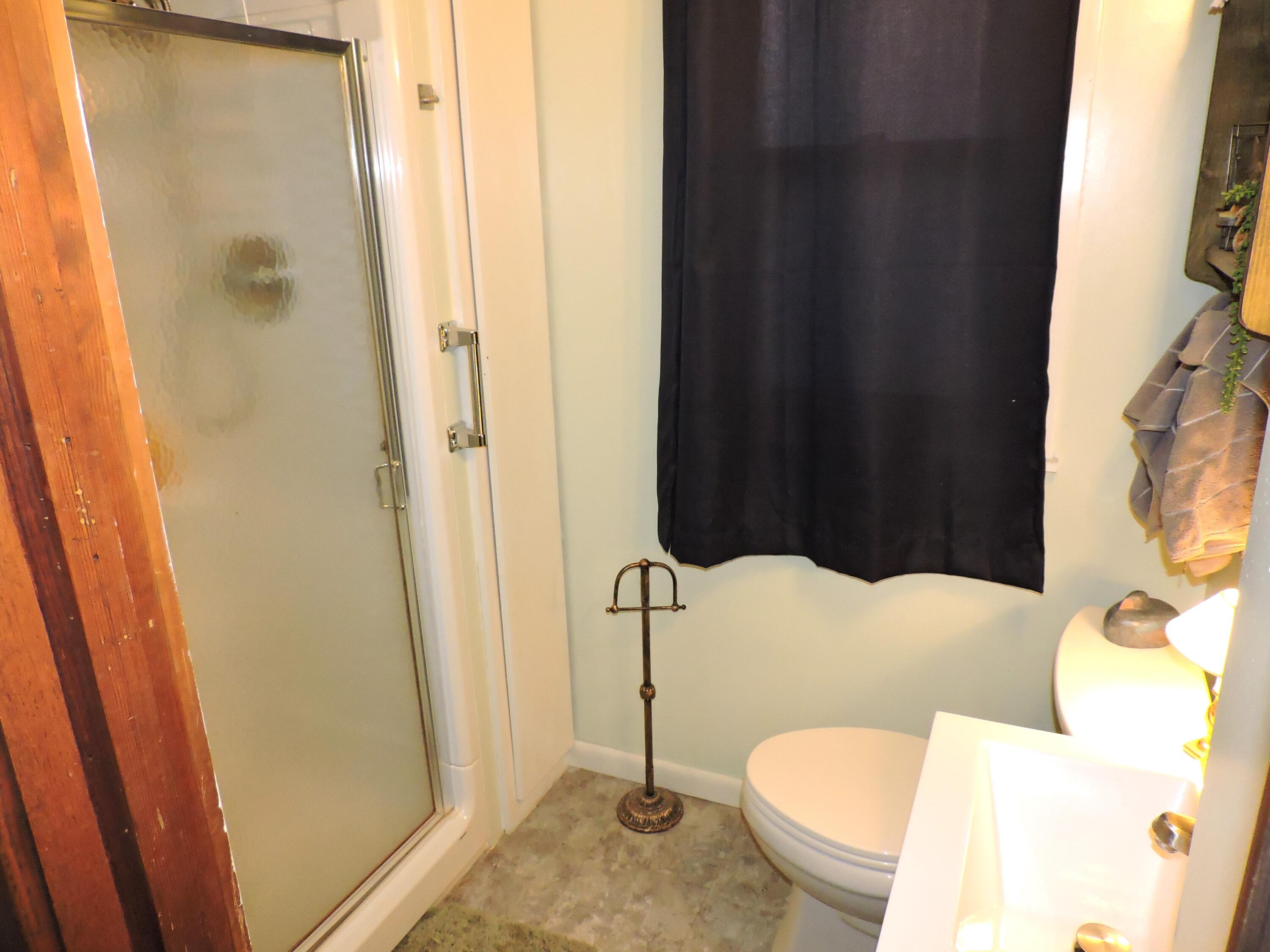 516 Riverside Drive Fort Atkinson, WI 53538 - Photo 10 of 17 Bath Main