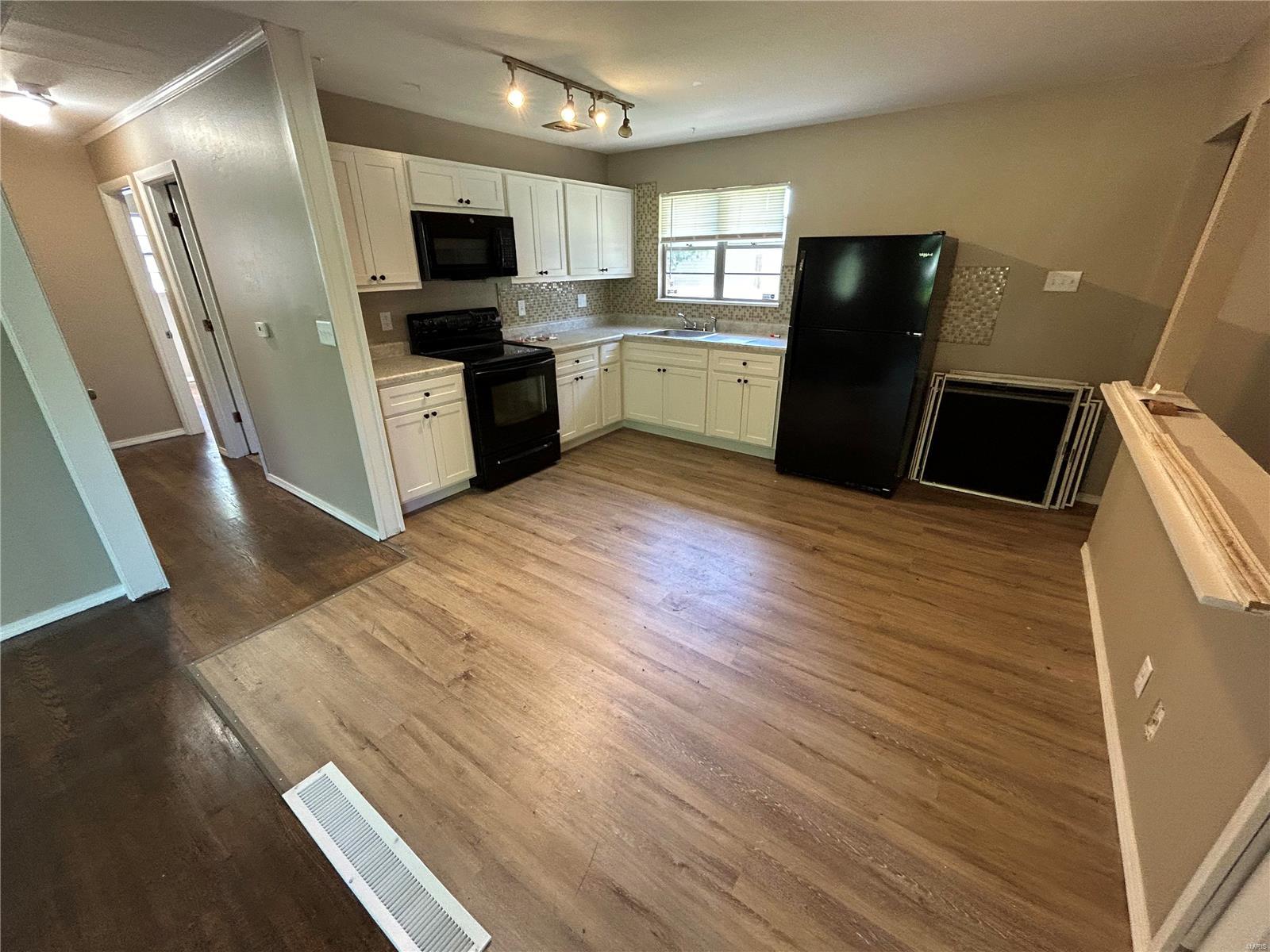 11629 Larimore Road St. Louis, MO 63138 - Photo 3 of 9